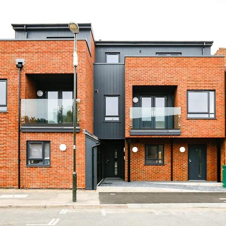 Hybrid Resi - London, Mitcham Close To Tooting And Wimbledon Exterior foto
