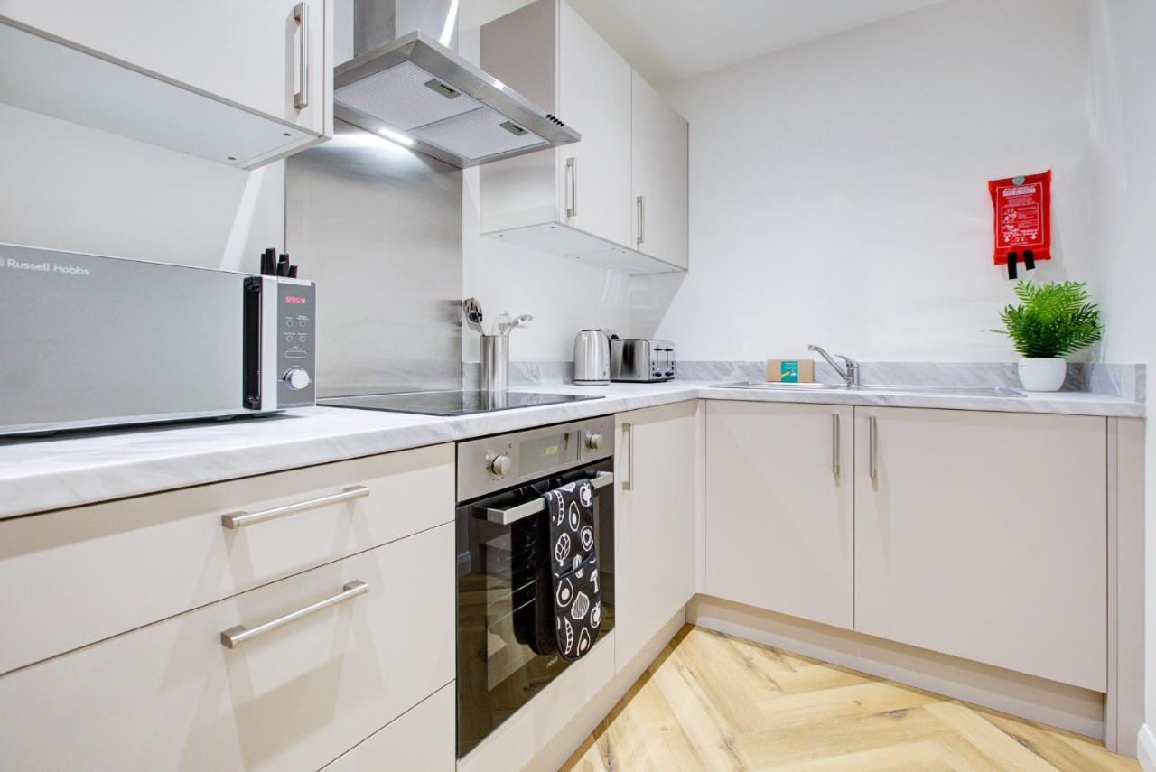 Hybrid Resi - London, Mitcham Close To Tooting And Wimbledon Exterior foto